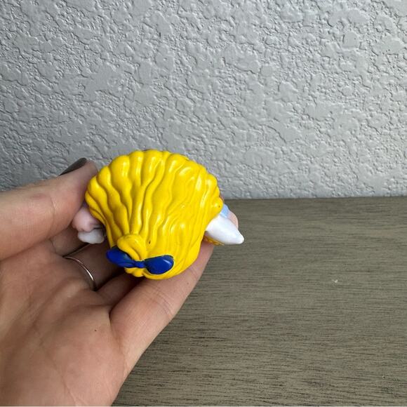 Fisher-Price Little People Sarah Lynn Milkmaid - Feed, Milk Bucket, Grain - Picture 4 of 5